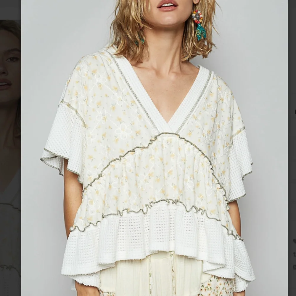 💲POL “ Lisbon” POL V-Neck top with Ruffle Detail
